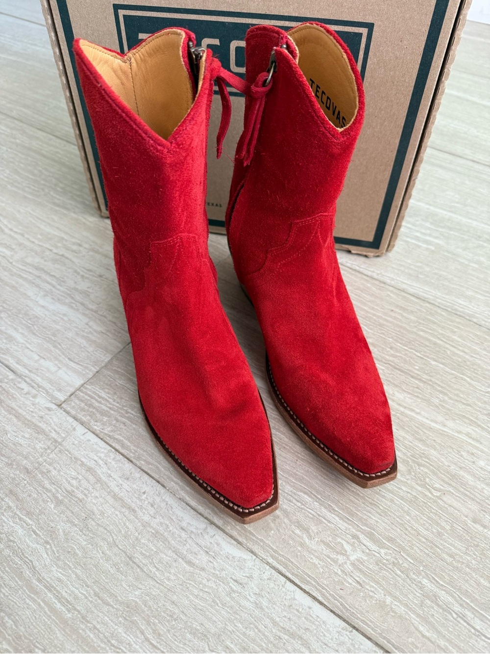 Tecovas The Dakota, Women’s Boots in Crimson Suede